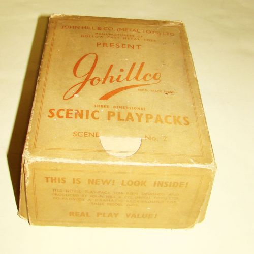 Boîte N°2 de Johillco contenant figurines et décors.