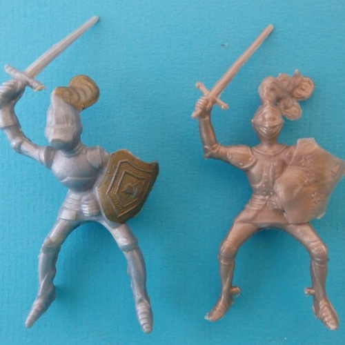 Comparaison entre 1 ère et 2 ième série, figurine N° 10 et 15.