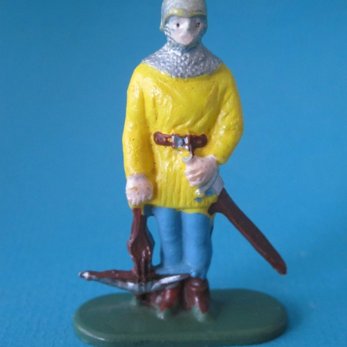27. Arbalétrier arme au pied avec vêtement plissé sur les hanches (variante couleur).