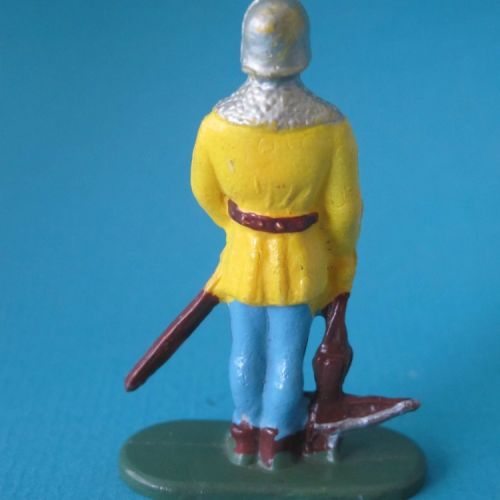 27. Arbalétrier arme au pied avec vêtement plissé sur les hanches (variante couleur verso).