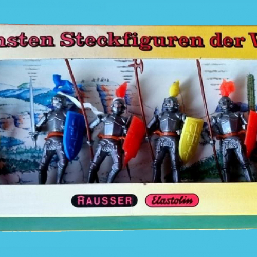Boite Hausser Elastolin Steckfiguren de 8 piétons ou 3 cavaliers.