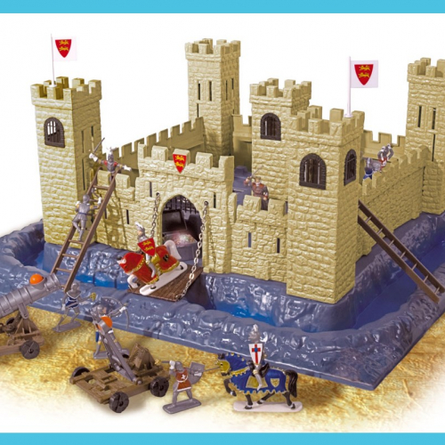 8031 Grand château carré en jaune sable, 12 figurines dont 1 cavalier, 1 catapulte, 1 bombarde, 2 échelles et 1 socle rocheux.
