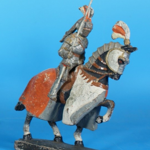 861 Chevalier jouteur cheval au trot - casque à plumet.