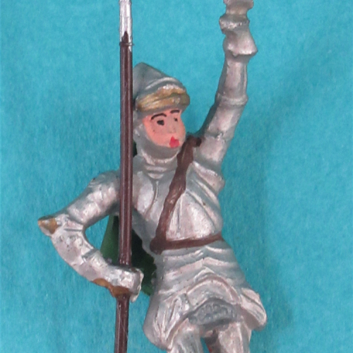 1204 Chevalier en armure avançant avec lance et bouclier sur le dos (1216 avec socle).