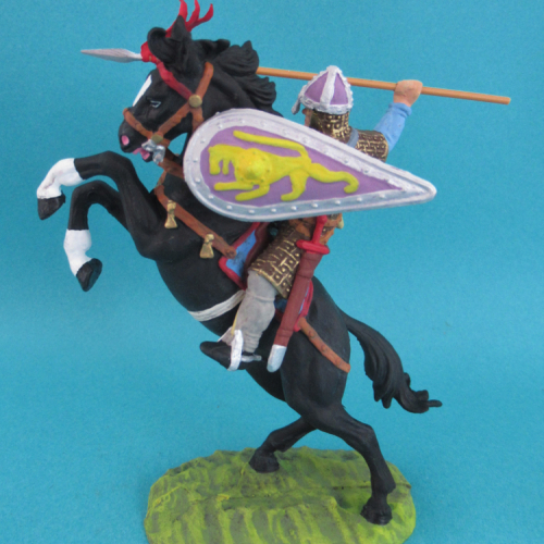 51046 Cavalier normand sur cheval cabré, frappant de sa lance et bouclier oblong.