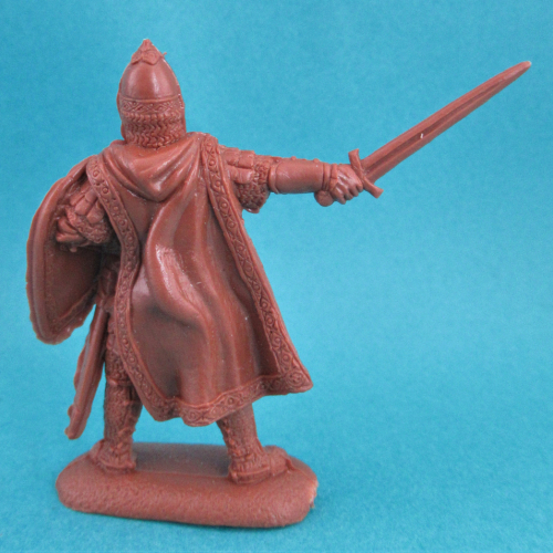 02. Garde avec épée, bouclier oblong, portant cape.