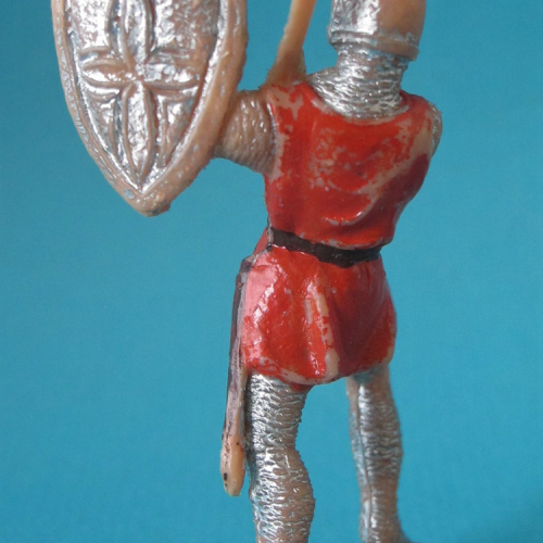 CR01 Soldat chrétien avec épée et bouclier levés.