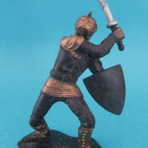 Chevalier à pied type 4 avec fléau d'armes.