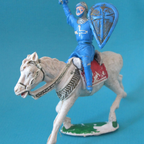 07. Cavalier avec épée et bouclier (comme souvent manque la queue du cheval).