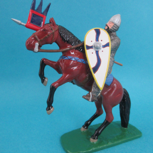 NM13   Cavalier normand avec lance étendard pointée et bouclier (cheval type IV).