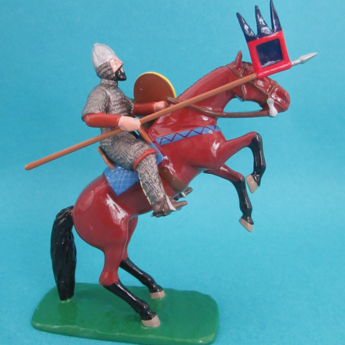 NM13   Cavalier normand avec lance étendard pointée et bouclier (cheval type IV).