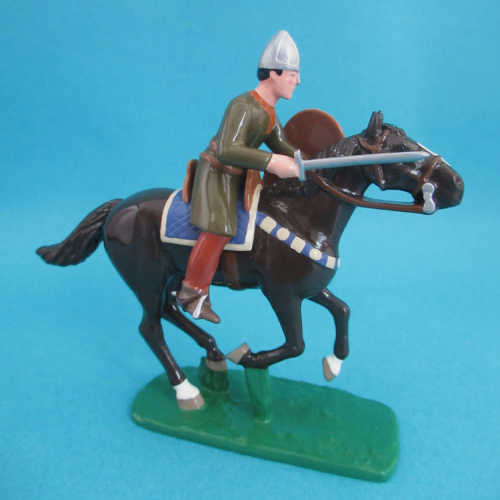 NM12   Cavalier normand avec épée et bouclier (cheval type III).