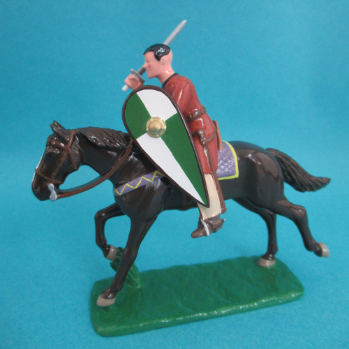 NM22   Cavalier normand nu tête, sans armure, avec épée et bouclier (cheval type II).