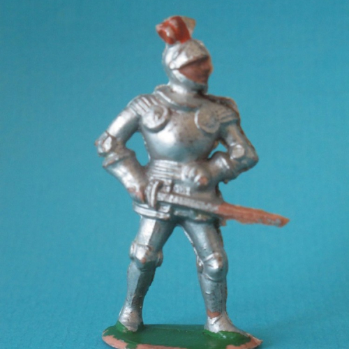 6. Chevalier avec épée en garde – 40/50 mm.