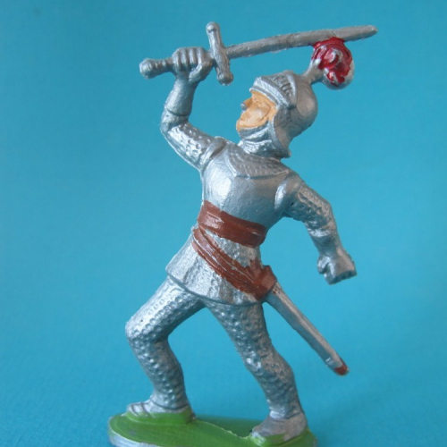 2. Frappe à l’épée.