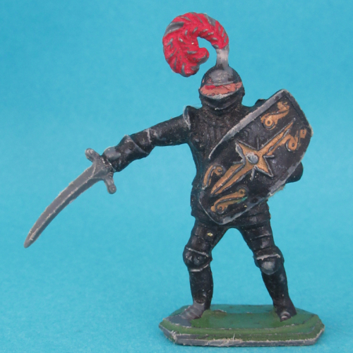 Nr 5. Chevalier, épée baissée, plumet et bouclier étoile.