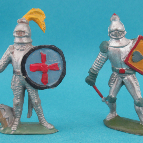 Chevaliers trouvés dans le même lot.