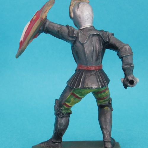 8932  Chevalier en armure se défendant avec épée et bouclier (II).
