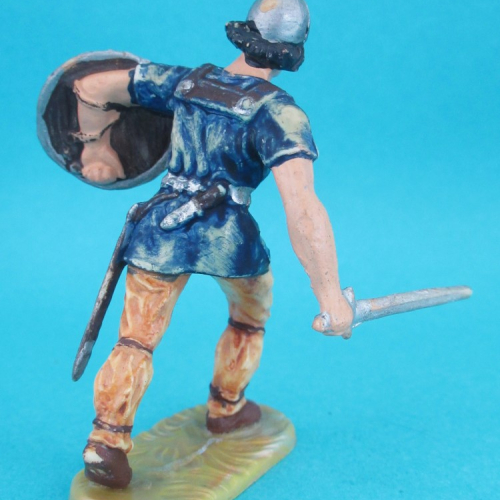 8833  Normand avançant avec épée et bouclier (II).