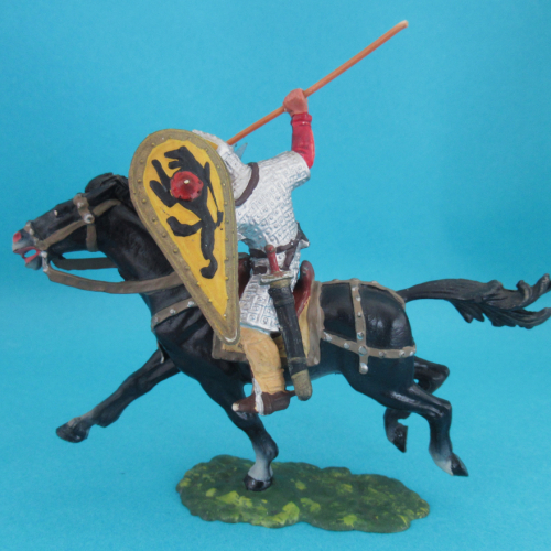 8872  Cavalier normand frappant de sa lance et bouclier oblong (II) sur cheval 1.