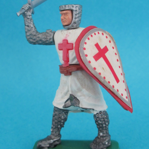 01. Croisé avec épée et bouclier.