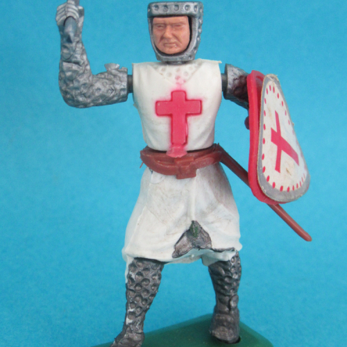 01. Croisé avec épée et bouclier.