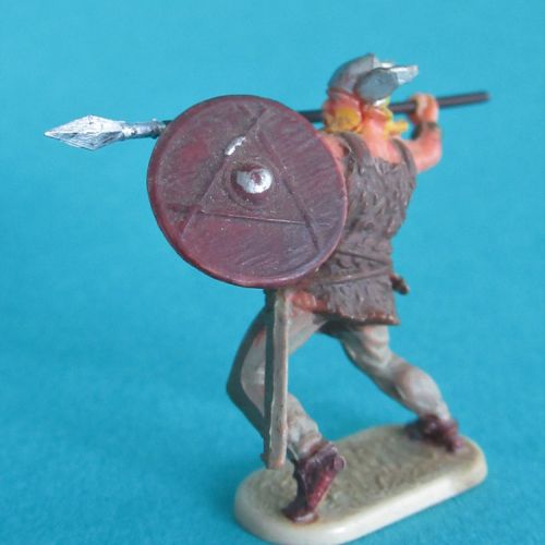 8502 Viking lançant sa lance (lance non originale).