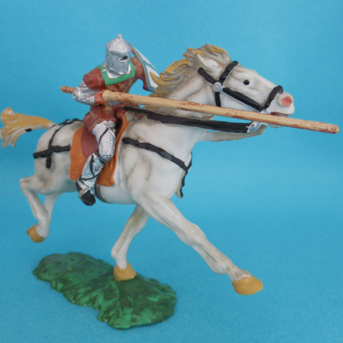 8855  Cavalier jouteur avec heaume et bouclier sur cheval 1 (II).