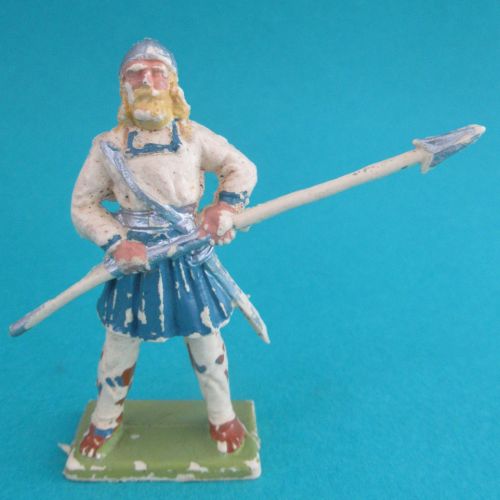 4. Saxon de faction avec lance.
