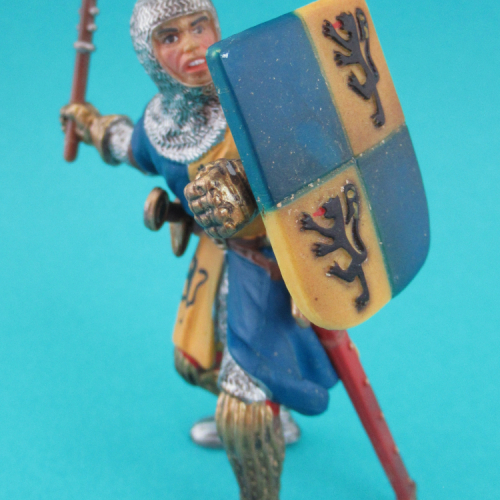 70023   Fantassin en cotte de maille avec massue, jaune.