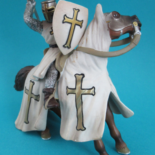 70034   Chevalier teutonique à cheval avec épée.