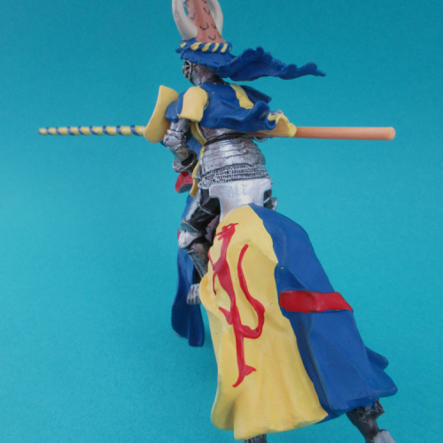 62026   Cheval jaune et bleu, lion rouge.