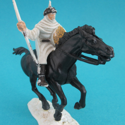 TH03 Sarrasin à cheval avec lance et bouclier.