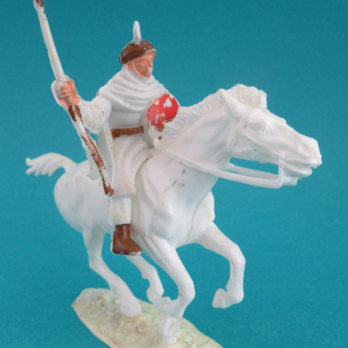 TH03 Sarrasin à cheval avec lance et bouclier.