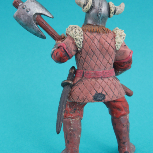 Viking avec hache à long manche.