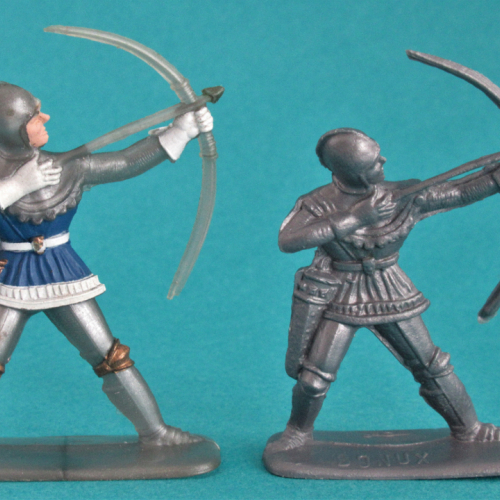 Comparaison archer Norev à gauche et Bonux à droite.