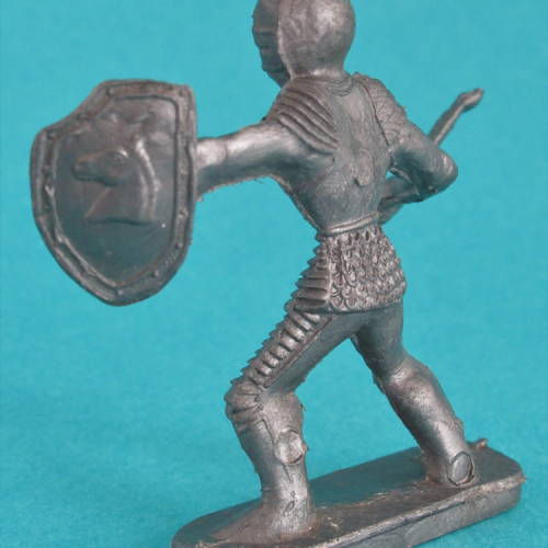 01. Chevalier avec épée levée et écu.