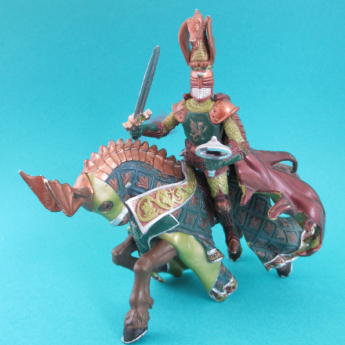 39922   Maître d'armes cimier dragon (manque le bouclier - 2008).