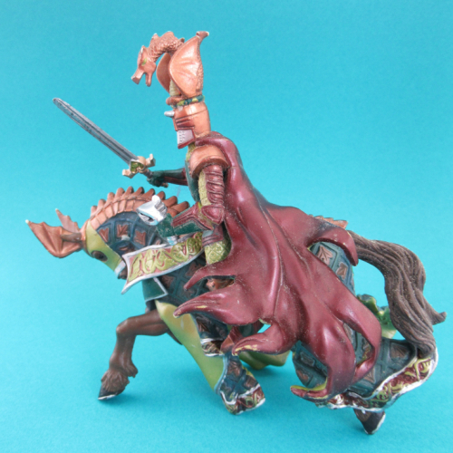 39922   Maître d'armes cimier dragon (manque le bouclier - 2008).