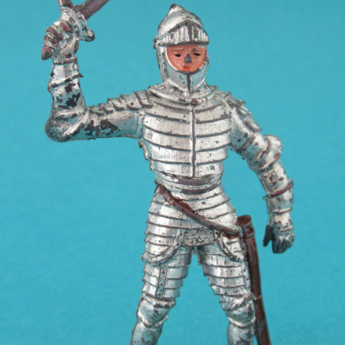 CA02 Chevalier avec épée levée.