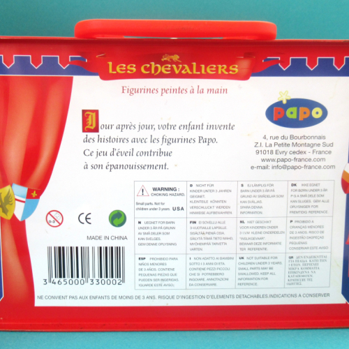 33000   Malette avec chevaliers rouges (4 piétons et 2 chevaux).