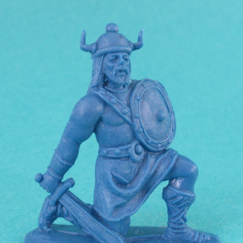 VK06 Viking à genoux avec épée pointée vers le sol et bouclier (3ième version).