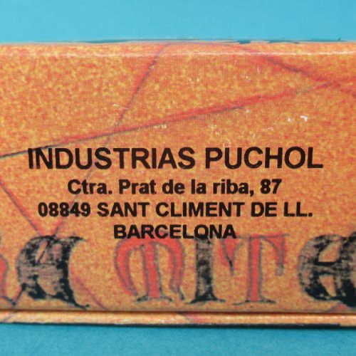 Dessous de la boîte avec l'adresse de Puchol Industrias.