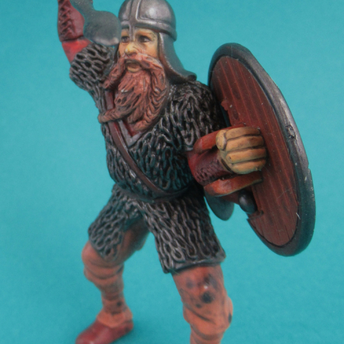 Viking avec lance et bouclier.