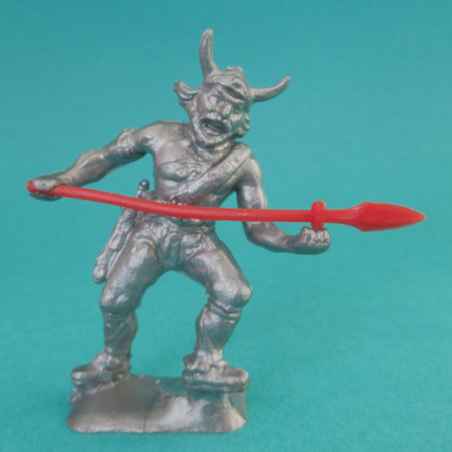 3.  Barbare avec lance et casque à cornes.