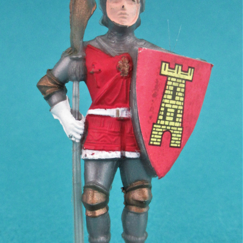 NV14a Chevalier de faction avec fauchard, fleur de lys et croix sur la poitrine.