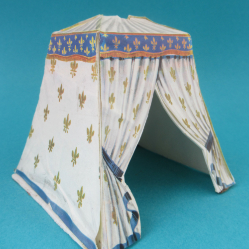 Tente avec ou sans étendard à son sommet (3/4 - tente royale aux fleurs de lys).
