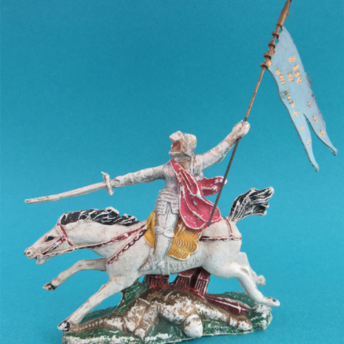 Nr 621 Jeanne d'Arc à cheval avec épée et étendard.