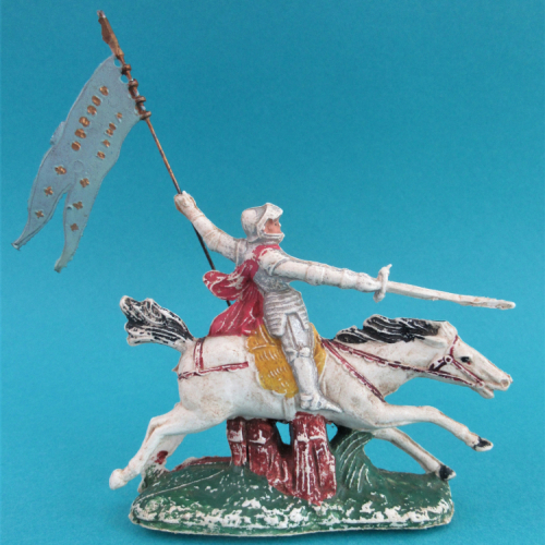 Nr 621 Jeanne d'Arc à cheval avec épée et étendard.