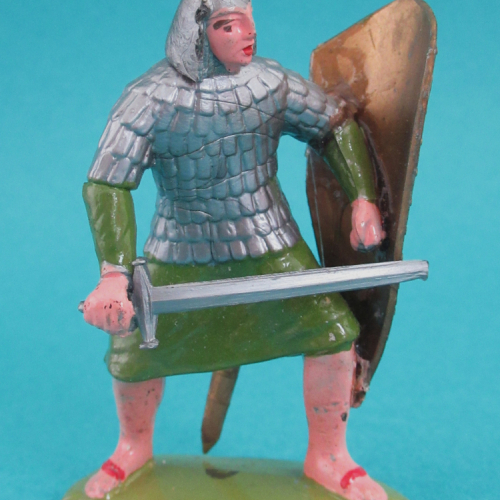 8. Olivier avec épée. La boîte porte le numéro 4.